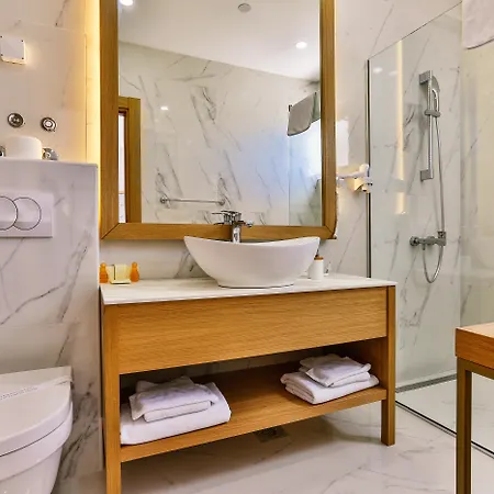 Hotel Lusso Mare By Aycon 4*